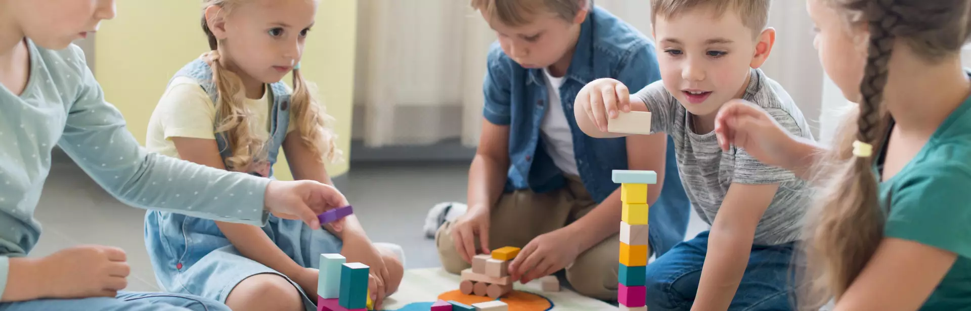 Enfants jouant ensemble